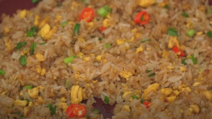 Rychlá smažená rýže s vejci a česnekem