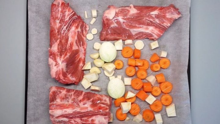 Silný vepřový vývar se zeleninou