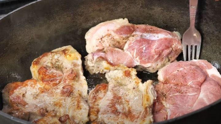 Dušené vepřové plátky na hořčici