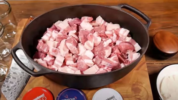 Zavařené vepřové výpečky s česnekem