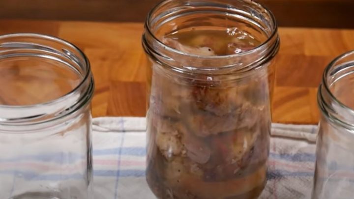 Zavařené vepřové výpečky s česnekem