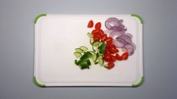 Rychlý těstovinový salát s tuňákem a zeleninou