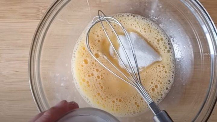 Vláčný jablečný chlebíček s citrónovou kůrou