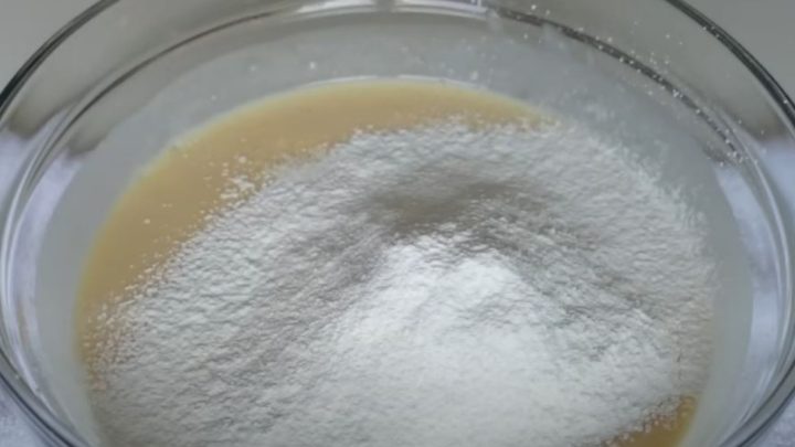 Vláčný jogurtový koláč s ovocem