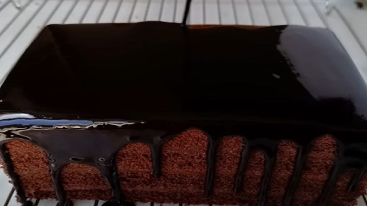 Řezy s marmeládou a čokoládovou polevou