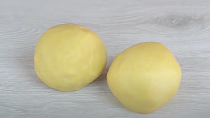 Rychlý jogurtový koláč s citronovou kůrou