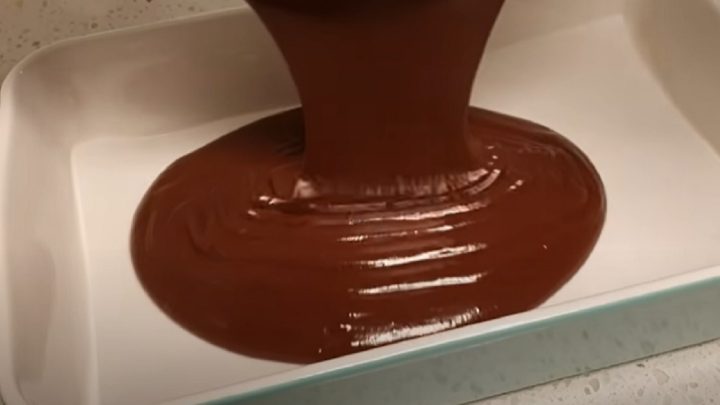 Buchta z mikrovlnky s křupavými arašídy