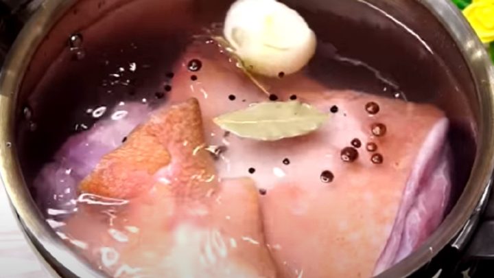 Tlačenka z vepřového kolena s česnekem