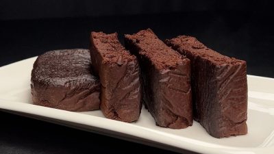 Kakaové brownie bez cukru i mouky