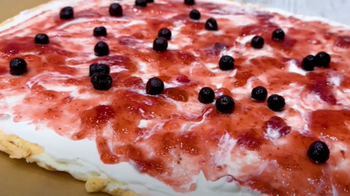 Rychlá sněhová roláda s tvarohovým krémem