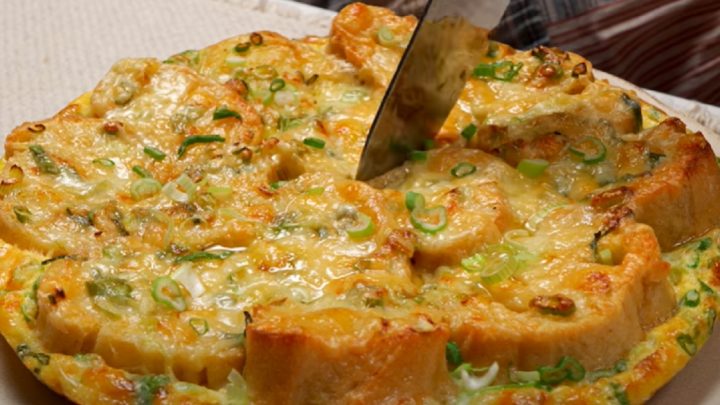 Chlebová pizza na másle s česnekem