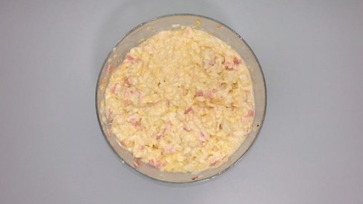 Květákový nákyp se sýrem a slaninou