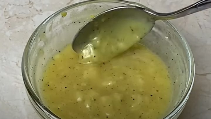 Rychlý zdravý salát z červené řepy a kukuřice