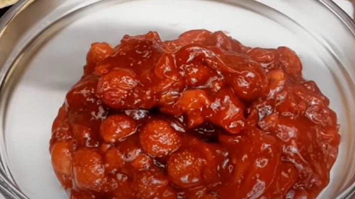 Jahodové dortíky se smetanovým krémem