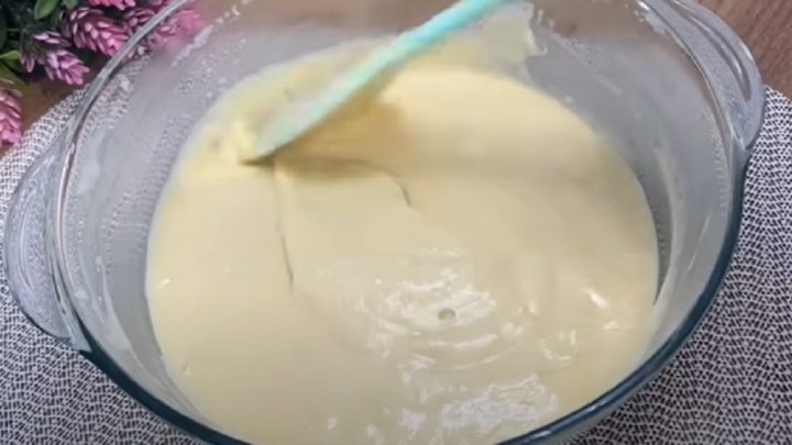 Piškotová buchta s ovocnou marmeládou