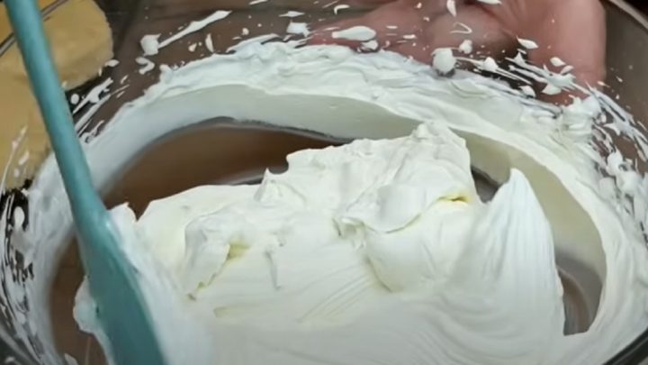 Jahodové dortíky se smetanovým krémem