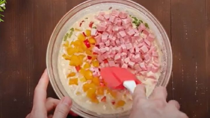 Omeleta z trouby se šunkou a paprikou