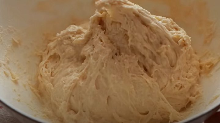 Nadýchané domácí housky bez hnětení