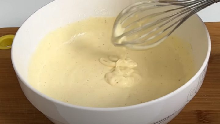 Slaný koláč s kuřecím masem a zeleninou