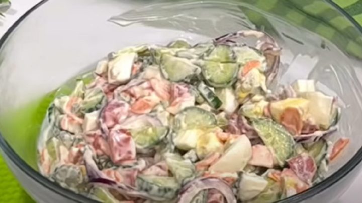 Zeleninový salát s vejci a medem