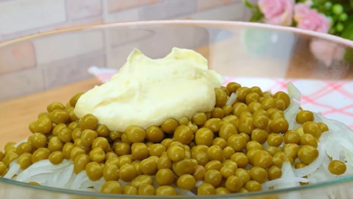 Německý salát s bramborem a zelím