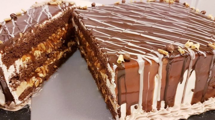 Dort Snickers s arašídy a 2 druhy krému Dort Snickers s arašídy a 2 druhy krému