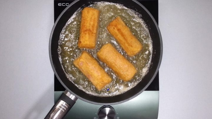 Smažené rolky v trojobalu s bramborami