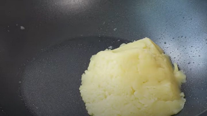 Nadýchané bochánky z odpalovaného těsta