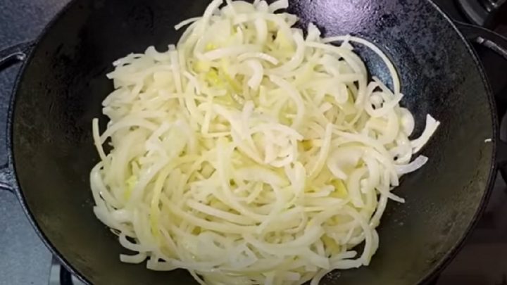 Játra na cibulce s koriandrem a paprikou