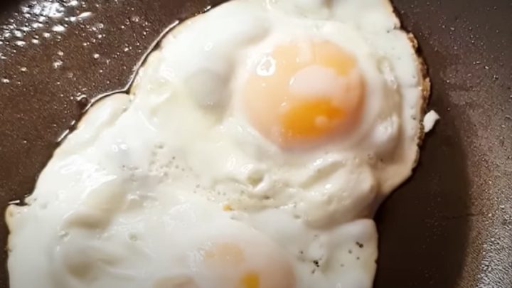 Turecká vejce s pikantním pestem