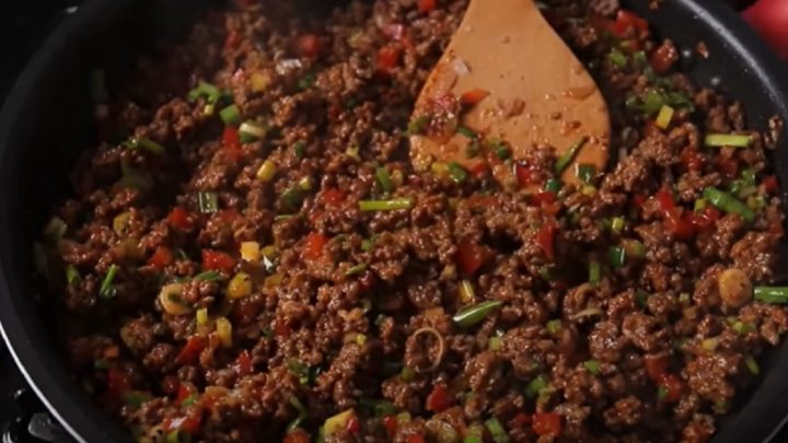 Zapečené brambory s masovou směsí