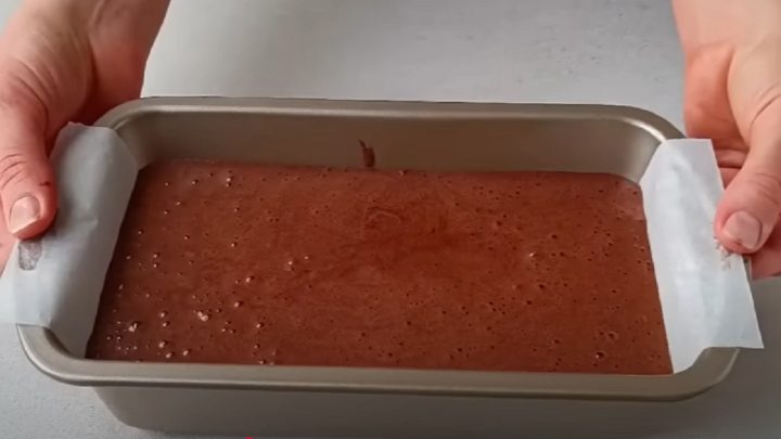 Řezy s marmeládou a čokoládovou polevou