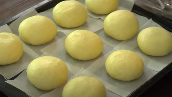 Domácí koblihy s čokoládovou náplní