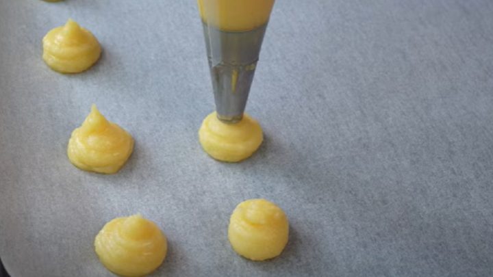 Nadýchané bochánky z odpalovaného těsta