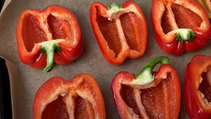 Zapečené papriky se šunkou a sýrem