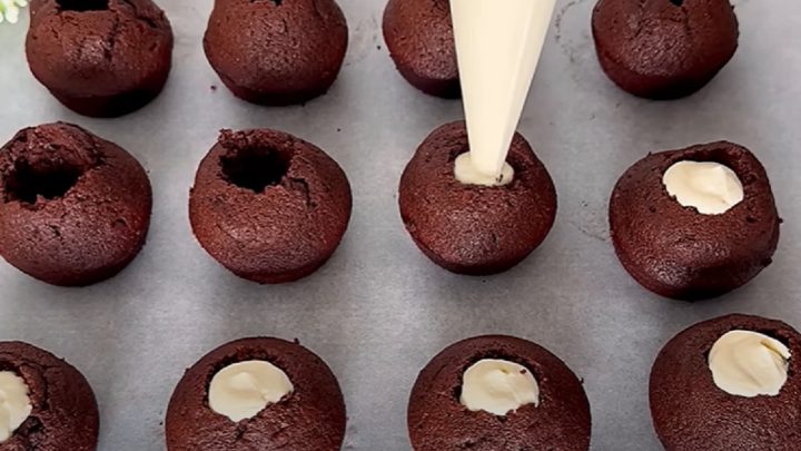 Rychlé kakaové muffiny s čokoládovou polevou