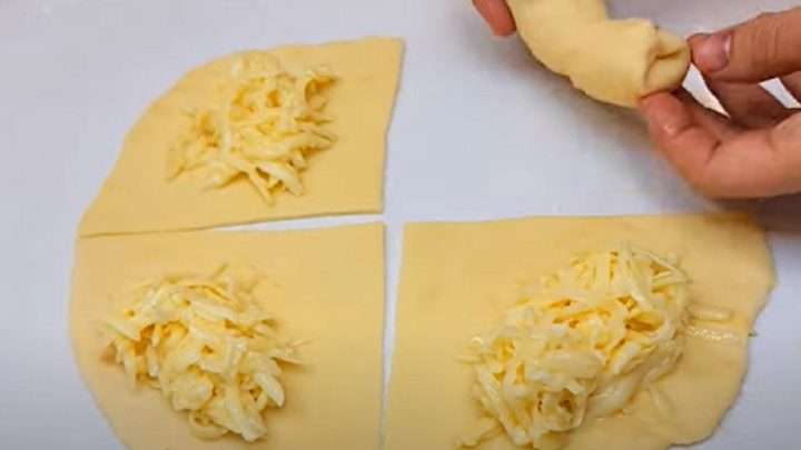 Smažené kefírové šišky plněné sýrem