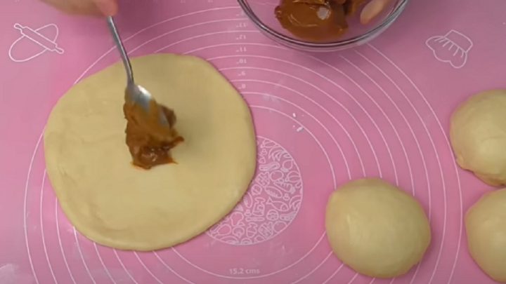 Nadýchané kynuté buchty s drobenkou