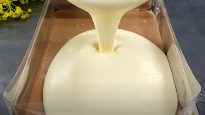 Pěnové řezy s čokoládou a ovocným želé