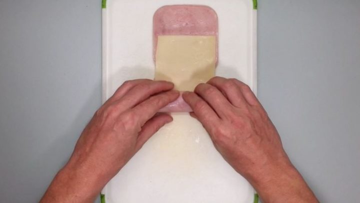 Smažené rolky v trojobalu s bramborami