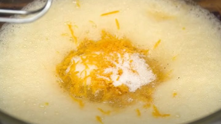 Citrónové muffiny s brusinkovým džemem