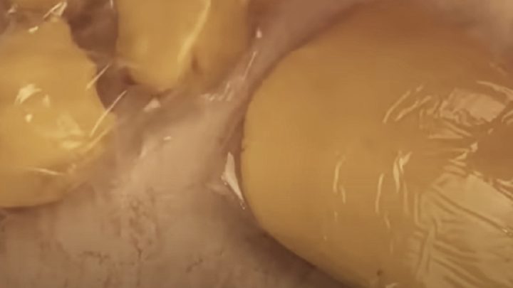 Koláč s jogurtovou náplní a vanilkou