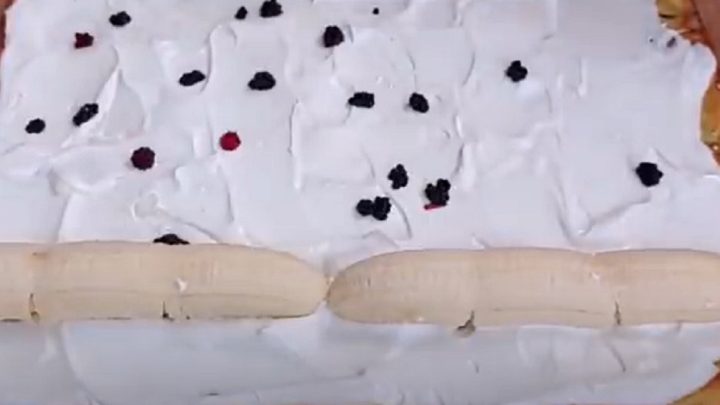 Pečená palačinková roláda s ovocem