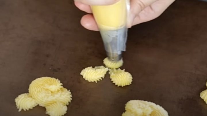 Medvídkové sušenky zdobené čokoládou