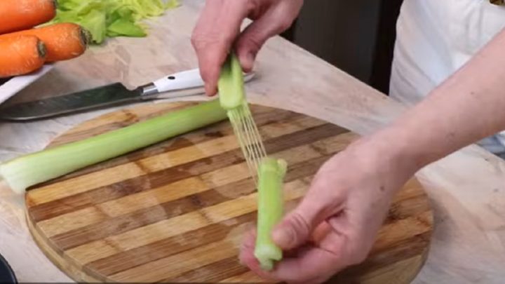 Polévka z bílých fazolí s rajčaty