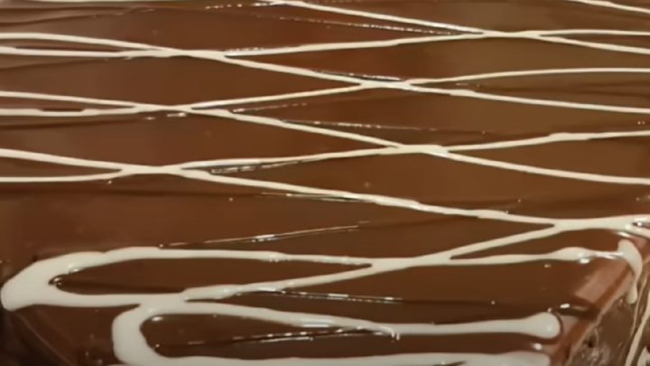 Dort Snickers s arašídy a 2 druhy krému