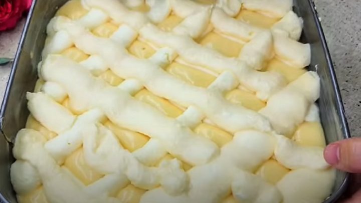 Mřížkovaný koláč s tvarohem a kefírem