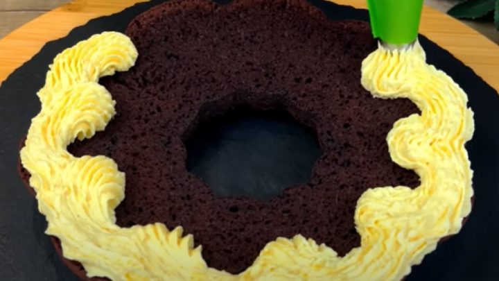 Plněná čokoládová bábovka s jemným krémem