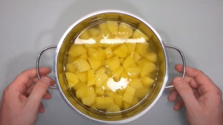 Zapečené rybí filé se sýrem a bramborami