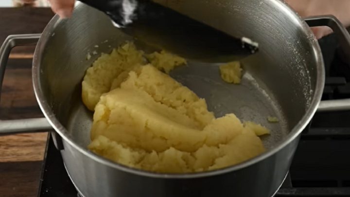 Domácí karamelové větrníky se 2 druhy krémů